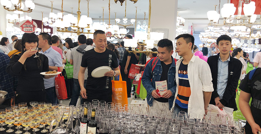 量燈匯千人自助餐會(huì)